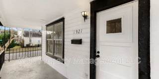 1921 Reynolds Street Gallery 5