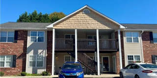AVAILABLE NOW – Stylish 2-Bedroom Condo in Archdale, NC Gallery 1