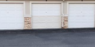 AWESOME 2-BEDROOM CONDO INCL. GARAGE, SWIMMING POOL, WASHER & DRYER! Gallery 7