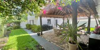 FULLY FURNISHED 2/2 OLD NE BUNGALOW - lease term through March 2027 Gallery 7
