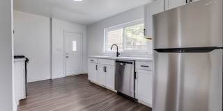 Available JUNE 2026 - 1 Bed w/ off street parking, beautiful view Gallery 13