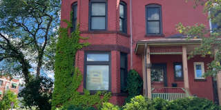 4 Bedroom 1.5 bathroom townhome in Lyndale neighborhood 4 Bedroom 1.5 bathroom townhome in Lyndale neighborhood Gallery 1