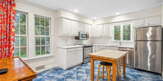 73 Beach Road Gallery 9