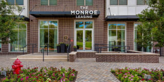 The Monroe Gallery 19