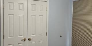 Mill Creek 4bd/2bth w/ Two Car Parking and Yard Gallery 11