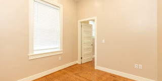 157-301 N. Main Street Gallery 11