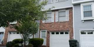 Beautiful Townhouse for Rent Gallery 1