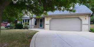 Gorgeous 4 BD / 2.5 BA Home Near North Crystal Lake Gallery 1