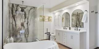 Luxury Lakefront House - Fully Furnished Gallery 19