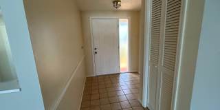 3/2 POOL Home- Beautiful Central Sarasota. Location, yard, pet-friendly!! Gallery 13