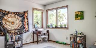 Spacious 5 Bedroom, 2 Bathroom Unit - Close to Campus! Gallery 11