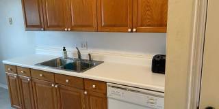 3 bed upstairs condo in Norman, community pool and plenty of parking! Gallery 6