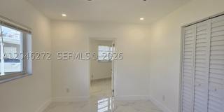 305 SE Airoso Blvd Gallery 37