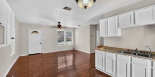 Charming 2BR House in San Antonio Gallery 5