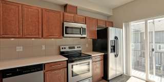 Spacious Townhome Near Silver Lake! Gallery 4