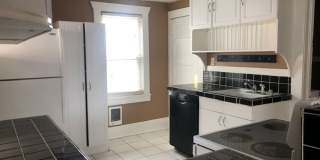 VINTAGE BUNGALOW NEAR CORBIN PARK AVAILABLE NOW!! Gallery 4