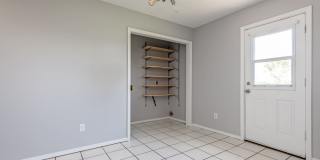 Culdesac Home on Over Half an Acre! Pet friendly and 6-12 month leases! Gallery 13