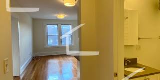 Nice 2 bed in Brookline Gallery 4