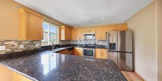 3 Bed 2.5 Bath - 3 Car Garage - Groups -  Pet Friendly - NAS Whidbey Gallery 6