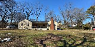 Charming 1 Bedroom Home with Fenced Yard! Charming 1 Bedroom Home with Fenced Yard! Gallery 1