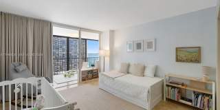 1915 Brickell Ave Gallery 26