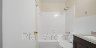 9563 15th Bay St Gallery 22