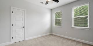 North Loop Area Gem!!! Gallery 20