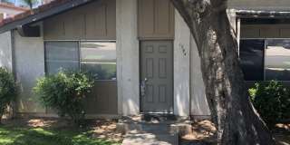 Redlands Townhouse in Great Complex 2+ 1.5 AVAILABLE NOW Gallery 1