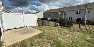 **OFFERING REFUNDABLE APPLICATION FEES** Fantastic 3BD, 2.5BA North Raleigh Townhome with Fenced Backyard in an HOA Community with Premier Amenities Gallery 26
