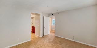 SD: Bright 2BD/2.5BA Townhome in Point Loma with Fireplace, Private Balcony & Tandem Garage Gallery 13