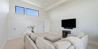 Fully Furnished 4-Bedroom Tetherow Home | Hot Tub + Home Services Included Gallery 3
