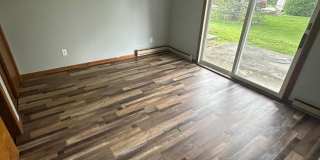 Gorgeous 2-Bedroom Apartment with Garage in a Quiet Neighborhood Gallery 1
