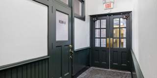 *Beautifully Updated & Unique 1BD/2BA Condo Unit Available in South Side* Gallery 9