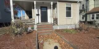 No Fee Single Family House with 5 Parking Spaces Included!  Laundry in Unit! Gallery 6