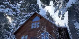 Charming Tahoe Donner Log Cabin with Hot Tub Gallery 1