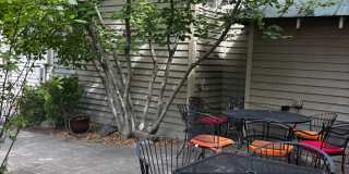 Ideal Duplex on NW Broadway with Parking Gallery 7