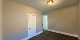 Escape Apartment Life! Downtown Cottage with yard! Gallery 4