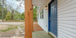 RENOVATED 4/2 in Walkable Location, Stainless Steel Appliances, & Garage/Workshop! Available NOW for $1850/month! Gallery 4