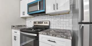 Modern Finishes & Hardwood Floors – 4BR Columbus Gem Gallery 15