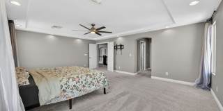 Beautifully upgraded 5-bedroom home with a pool! Gallery 26
