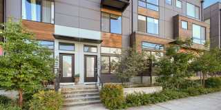 Stunning 2bed/2bath Townhome in Convenient Seattle Location! Stunning 2bed/2bath Townhome in Convenient Seattle Location! Gallery 1