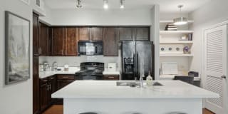 The Henry at Woodland Hills Gallery 24