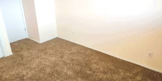 Great Two Story Eastside Townhome With Refrigerated Air Located In Quiet Well Established Neighborhood Gallery 19