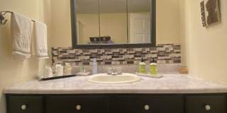 Nice 1 bed with office Gallery 9