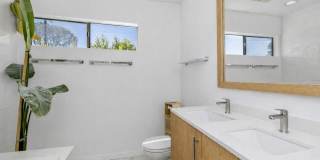 2147 N Beachwood Dr Gallery 8