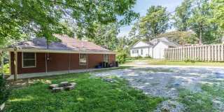 311 E 11th - 5Bed/2Bath - Onsite Parking Available! Gallery 3