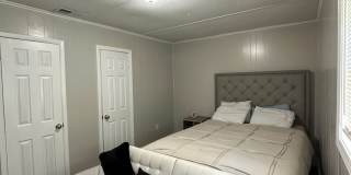 4 Bedroom, 2 bathroom home near Caterpillar Gallery 16