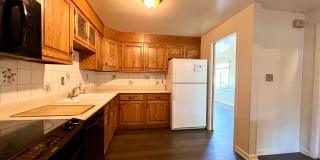 Spacious 4BR House in Edgewater Gallery 19