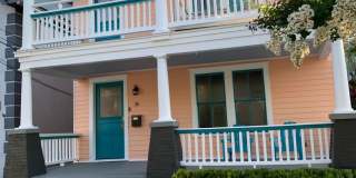 Stunning 3 bedroom/2bath Victorian home Gallery 1