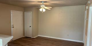 Bryan - 1 bedroom / 1 bath - duplex - fenced in area behind unit. Near 29th street. Gallery 7